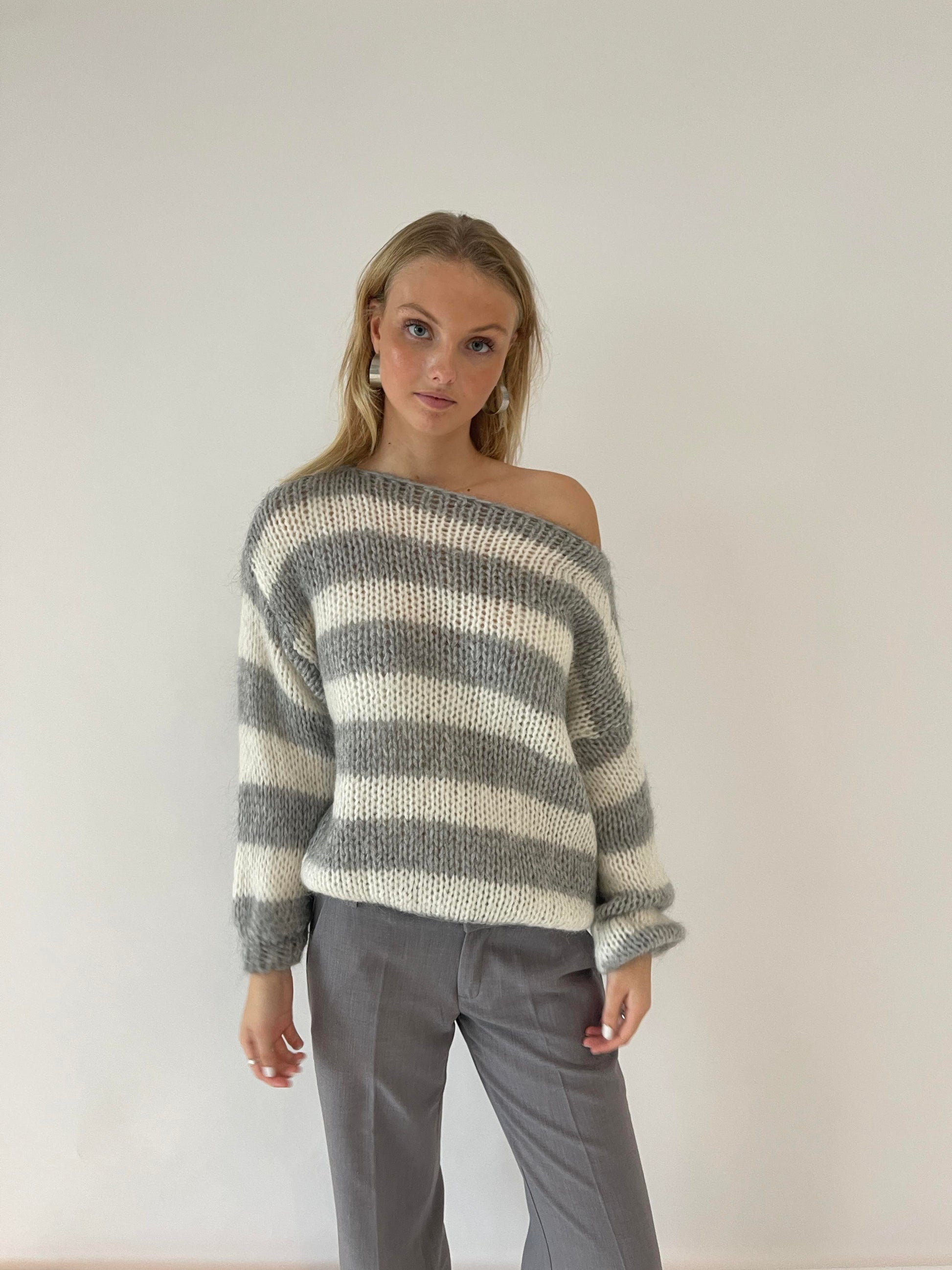 Corey - Loose Striped Sweater - Grey / S - Sweater