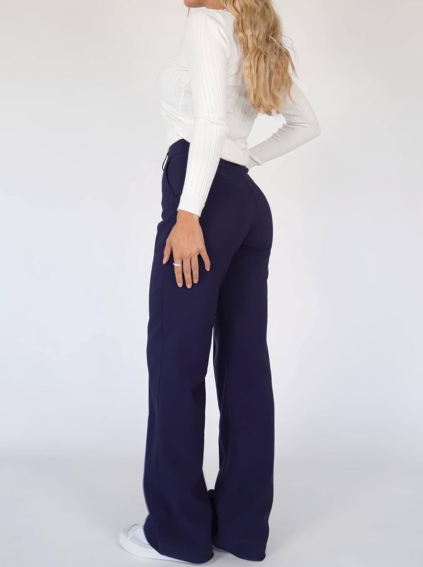 Ella - Wide Trousers To Make You Look Even More Fashionable