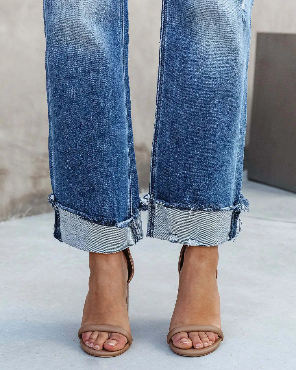 Kate - Straight Leg Jeans With A Playfull Crossed Button