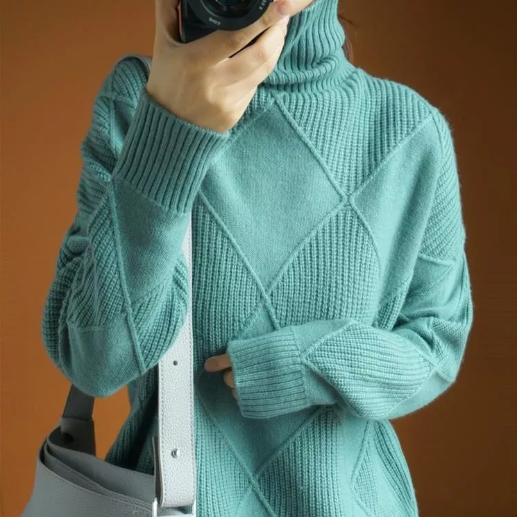 Marina - Elegant, Loose Turtleneck Jumper For Ultimate Comfort