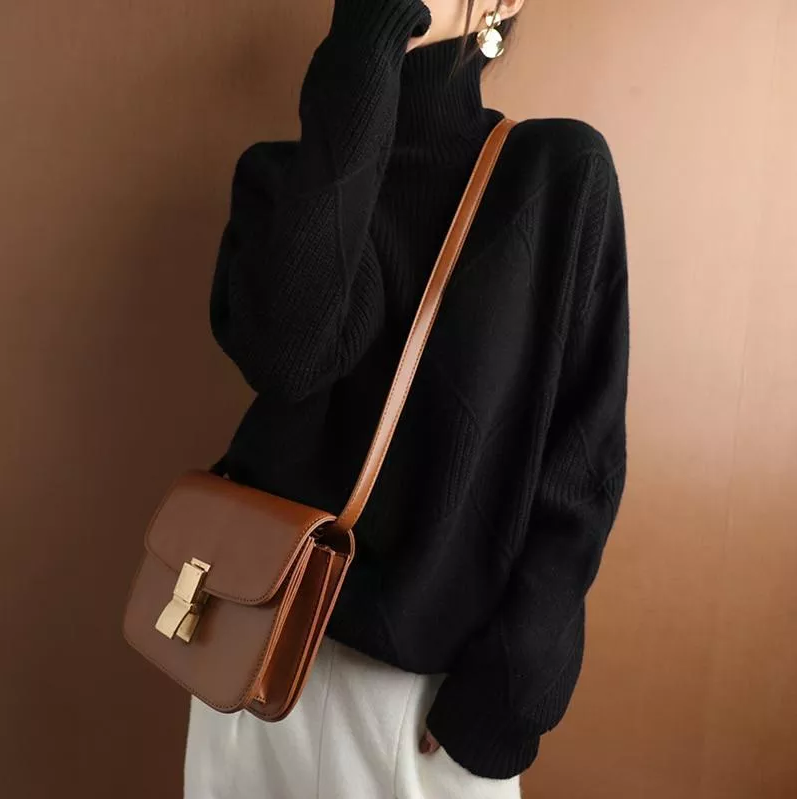 Marina - Elegant, Loose Turtleneck Jumper For Ultimate Comfort