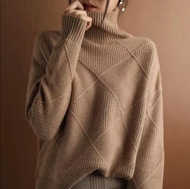 Marina - Elegant, Loose Turtleneck Jumper For Ultimate Comfort